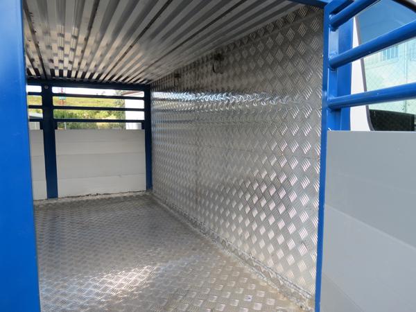 Allestimento autocarro Daily per trasporto animali  - foto 3