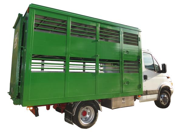 Allestimento autoveicolo per trasporto animali - foto 1