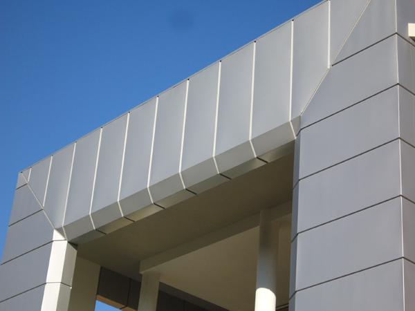 Rivestimenti in alluminio delle facciate esterne degli edifici - foto 3