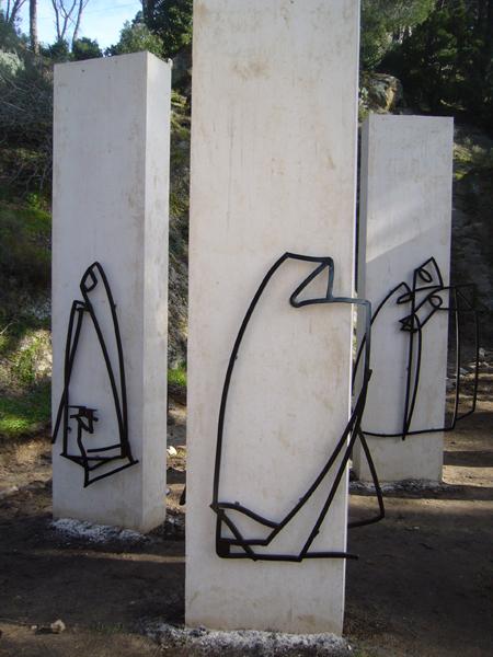 Sculture in ferro progettate da Maria Lai per Grazia Deledda - foto 2