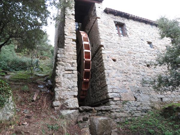 Restauro vecchio Mulino di Olzai con rivestimenti in rame - foto 1