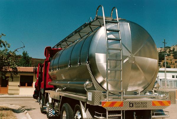 Autocisterna trasporto liquidi alimentari - acciaio INOX - foto 1