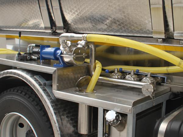 Autobotte trasporto latte con lavaggio a doccia - foto 4