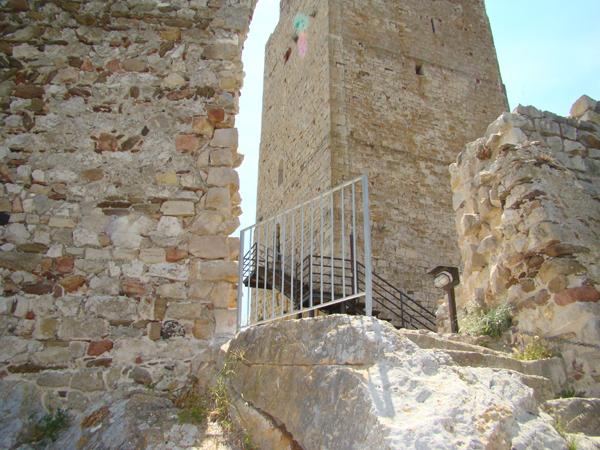 Recinzioni parapetti della Torre della fava di Posada - foto 5